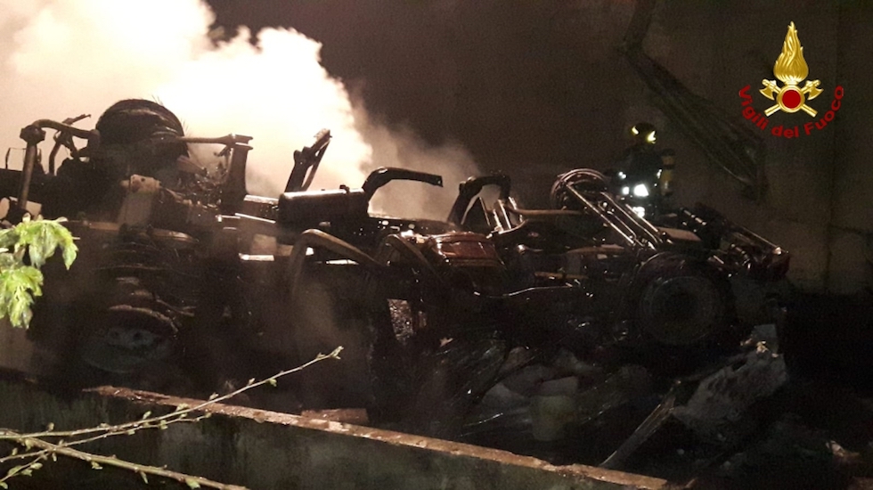 Il Tir incendiato sull'A1 dove è morto Paolo Schettino