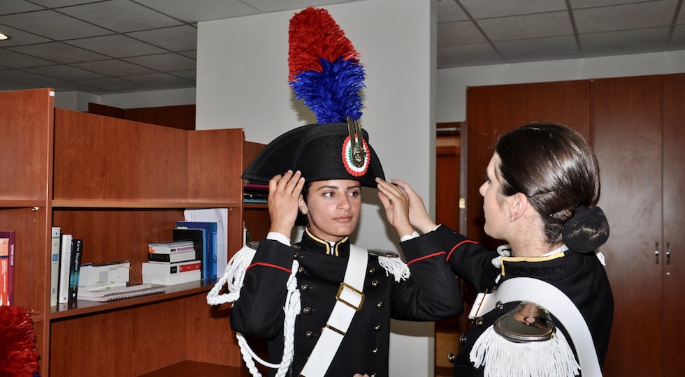 Allieve maresciallo si preparano alla cerimonia degli alamari