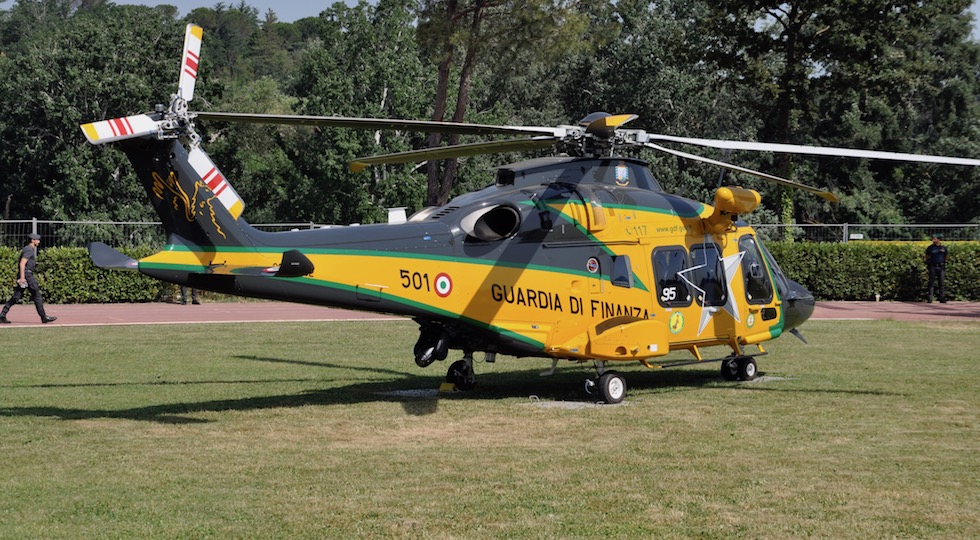 L'elicottero AW 169 con la nuova livrea della Guardia di Finanza