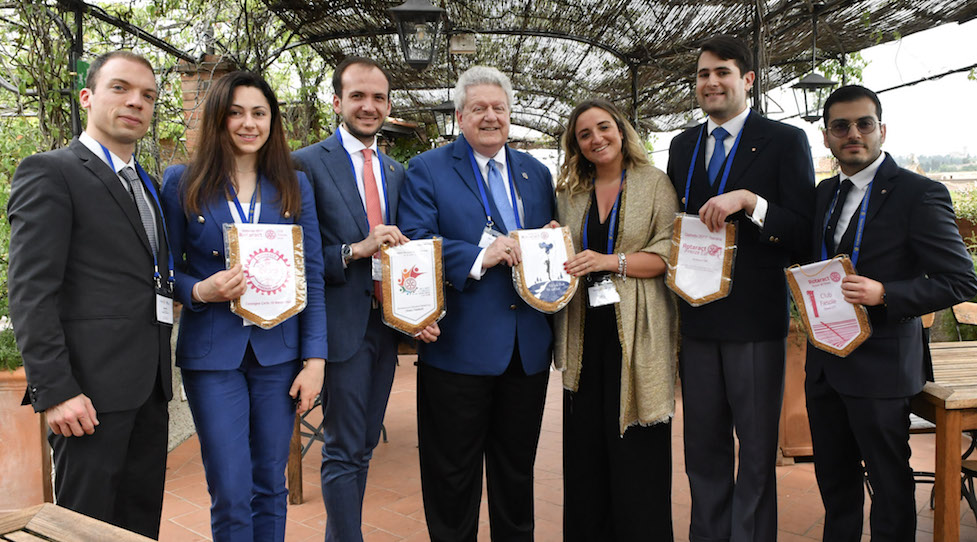 Il prossimo presidente internazionale Maloney a Firenze con i rappresentanti del Rotaract
