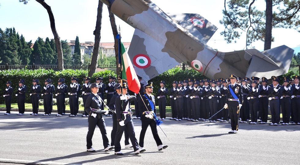La cerimonia di cambio del comandante alla Scuola Douhet