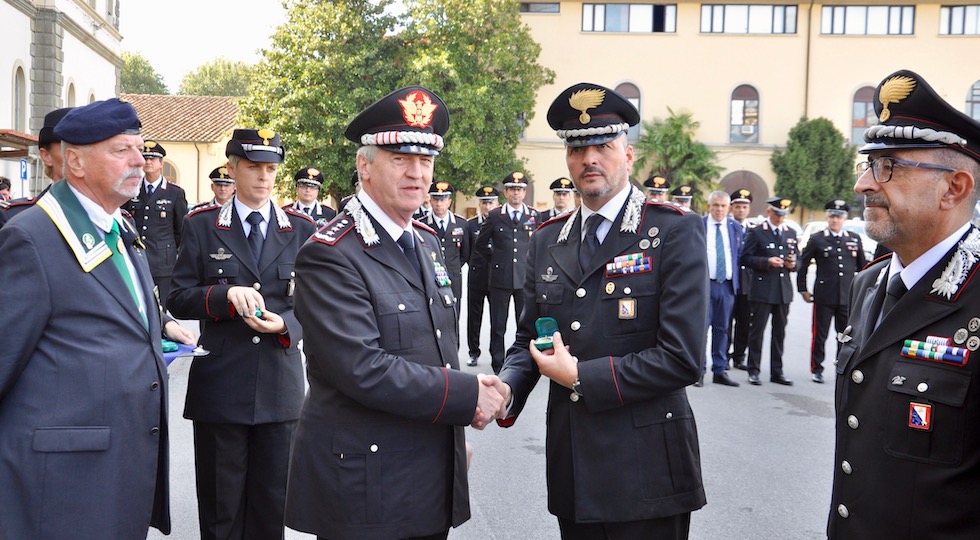 Il generale Ciceri consegna la Medaglia Mauriziana al tenente colonnello Fabio Rizzo
