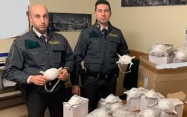 Oltre 137.000 mascherine sequestrate dalla Guardia di Finanza a Firenze