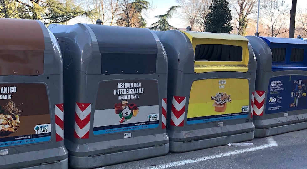 Le mascherine usate contro il contagio da Covid19 finiscono nei rifiuti indifferenziati