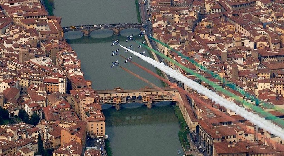 Il passaggio delle Frecce Tricolori a Firenze nel 2008