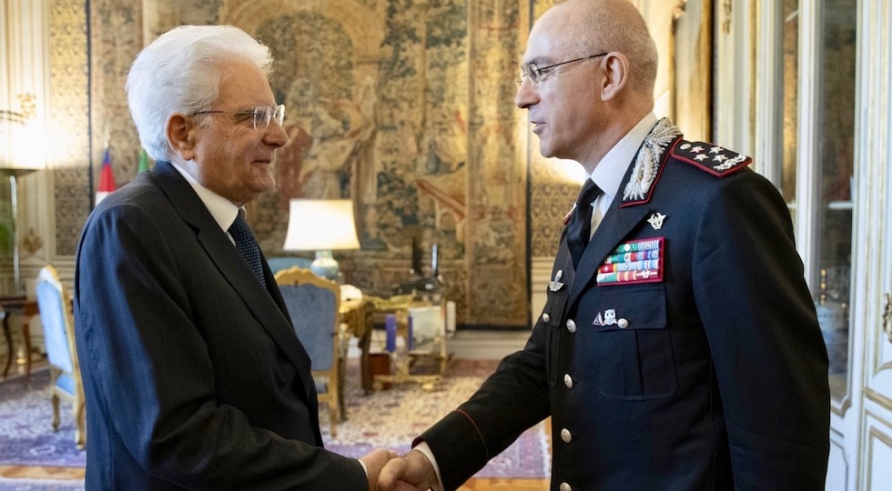 Il presidente della Repubblica Sergio Mattarella con il comandante generale dei Carabinieri Giovanni Nistri