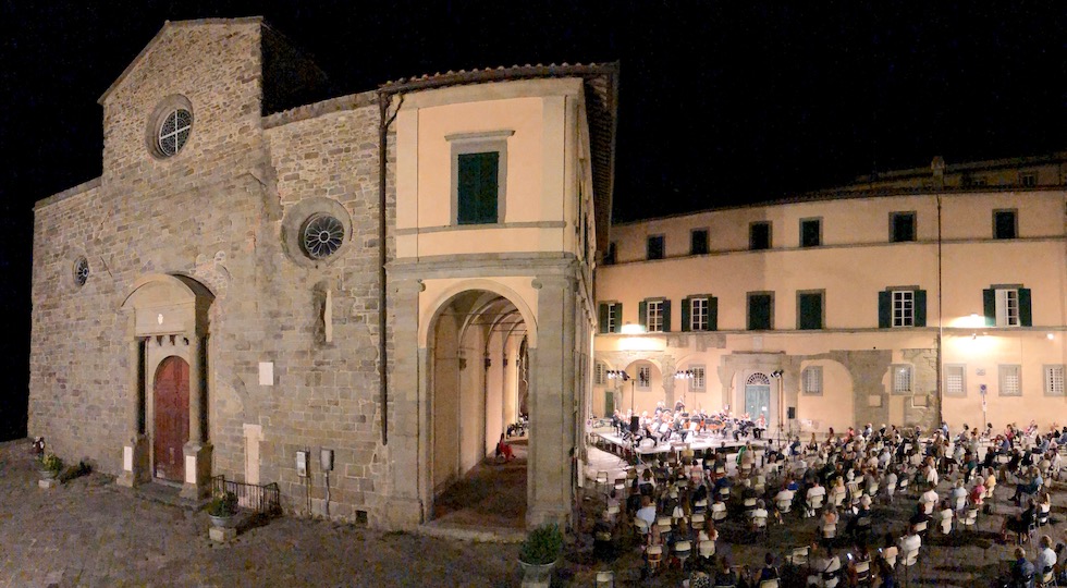 Per la prima volta concerti all'aperto in piazza del Duomo a Cortona