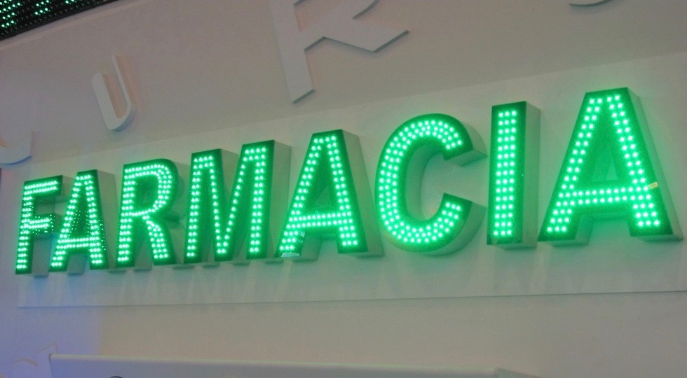 Prima di partire per una vacanza è opportuno preparare un piccolo ma essenziale kit di farmaci da portare in viaggio