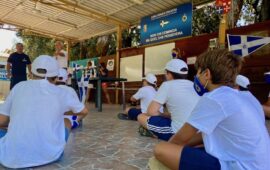 La premiazione di giovanissimi allievi in una sezione della Lega Navale