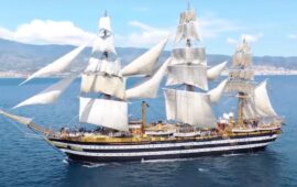 A bordo di Nave Vespucci (qui nello stretto di Messina) il battesimo del corso Esperia dell'Accademia Navale