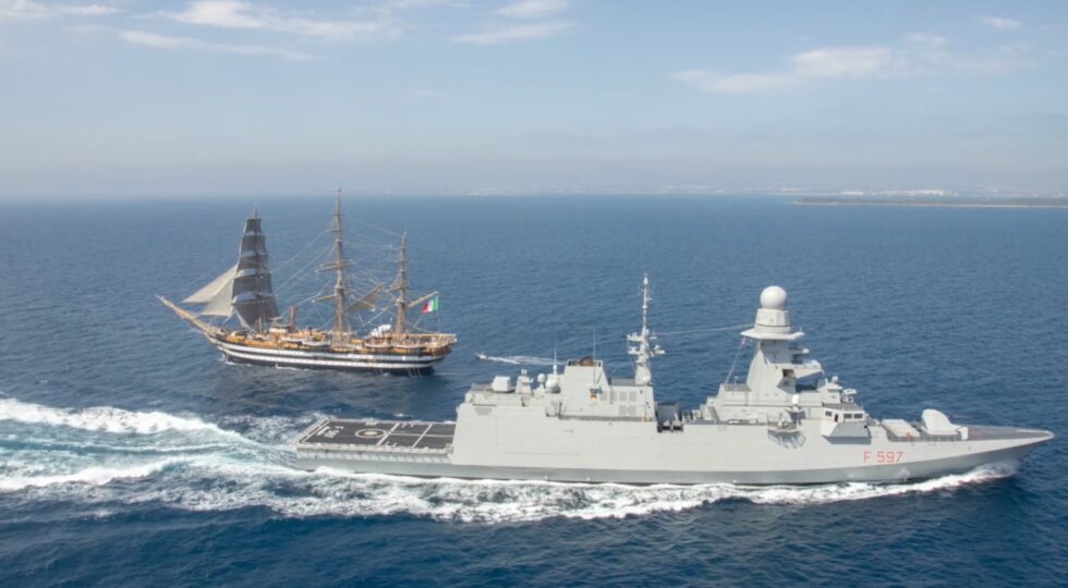 Nave Vespucci e la moderna Fregata Marceglia. La formazione di un Comandante di Marina passa anche da lì