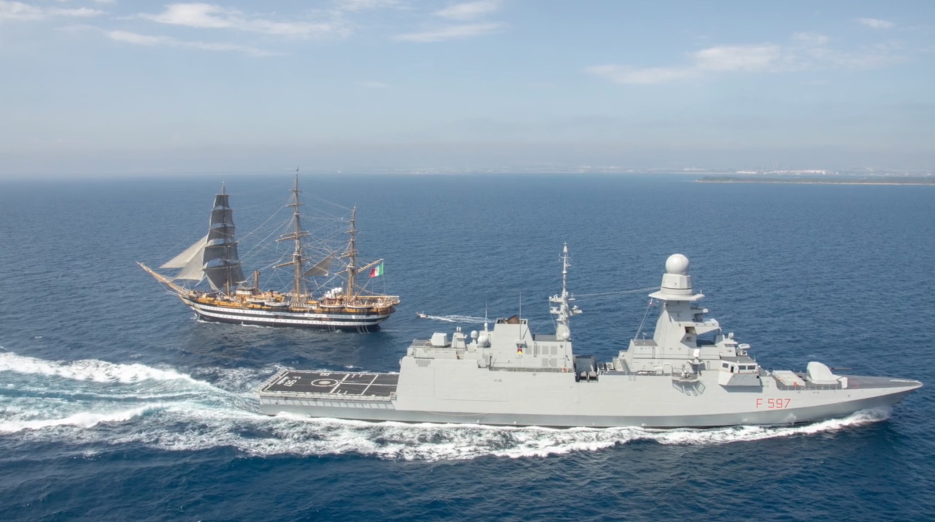 Nave Vespucci e la moderna Fregata Marceglia. La formazione di un Comandante di Marina passa anche da lì