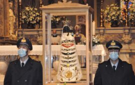 L'effigie della Madonna Loreto nel Duomo di Firenze, durante la messa celebrata dal cardinale Betori