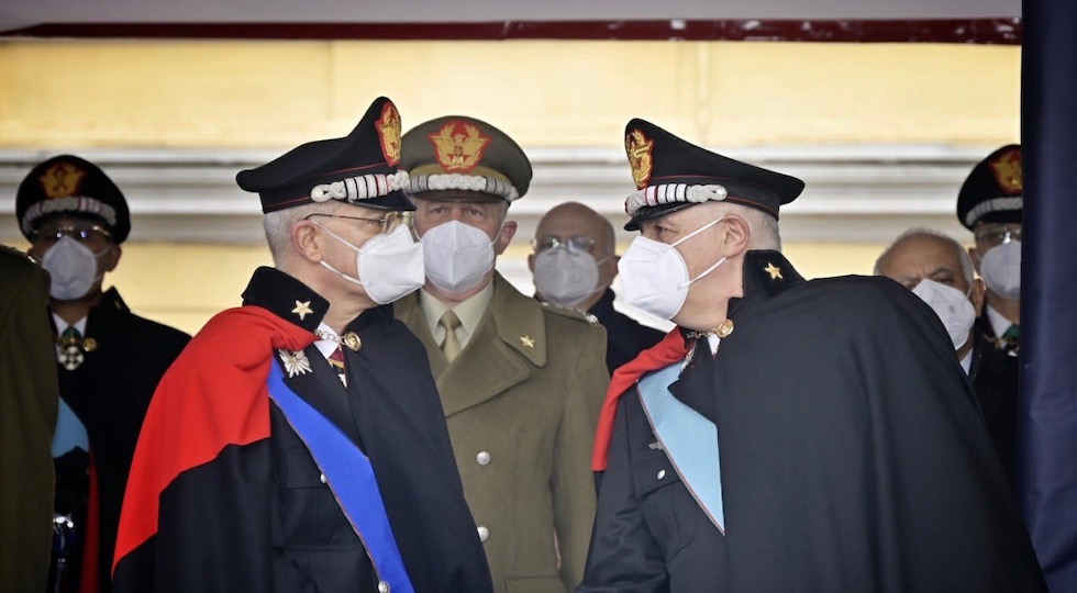 Passaggio di comando al vertice dei Carabinieri tra i generali Giovanni Nistri (a sin.) e il generale Teo Luzi