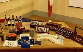 Gli oggetti preziosi recuperati dai Carabinieri dopo numerosi furti in abitazione