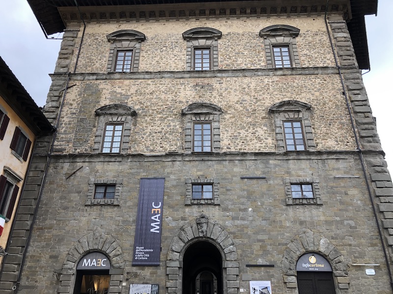 La facciata di Palazzo Casali a Cortona, sede del Maec
