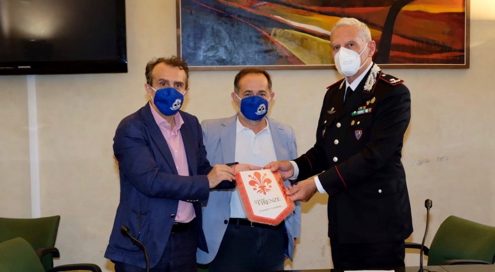 da sin. presidente Consiglio comunale Luca Milani, assessore Alessandro Martini, generale Claudio Cogliano