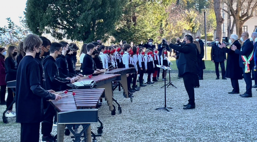 L'applauso del Presidente Mattarella agli alunni di Scandicci