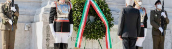 Il Presidente della Repubblica Sergio Mattarella rende omaggio al Milite Ignoto all'Altare della Patria (Credit F. Ammendola - Ufficio per la Stampa e la Comunicazione della Presidenza della Repubblica)