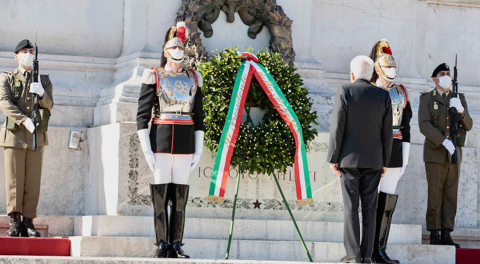 Il Presidente della Repubblica Sergio Mattarella rende omaggio al Milite Ignoto all'Altare della Patria (Credit F. Ammendola - Ufficio per la Stampa e la Comunicazione della Presidenza della Repubblica)