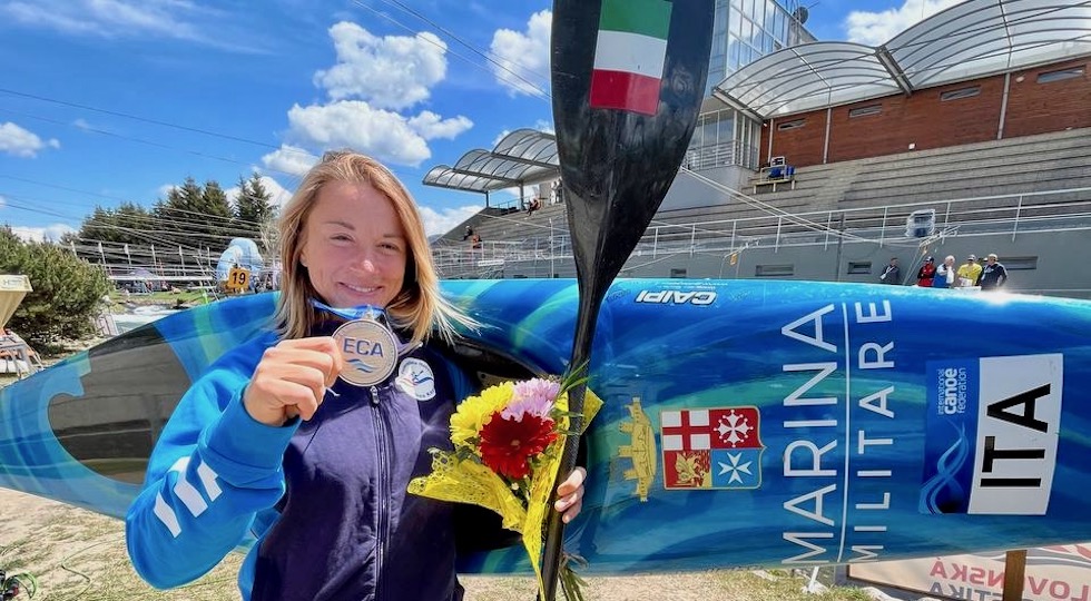 Stefanie Horn con la medaglia d'oro agli Europei 2022