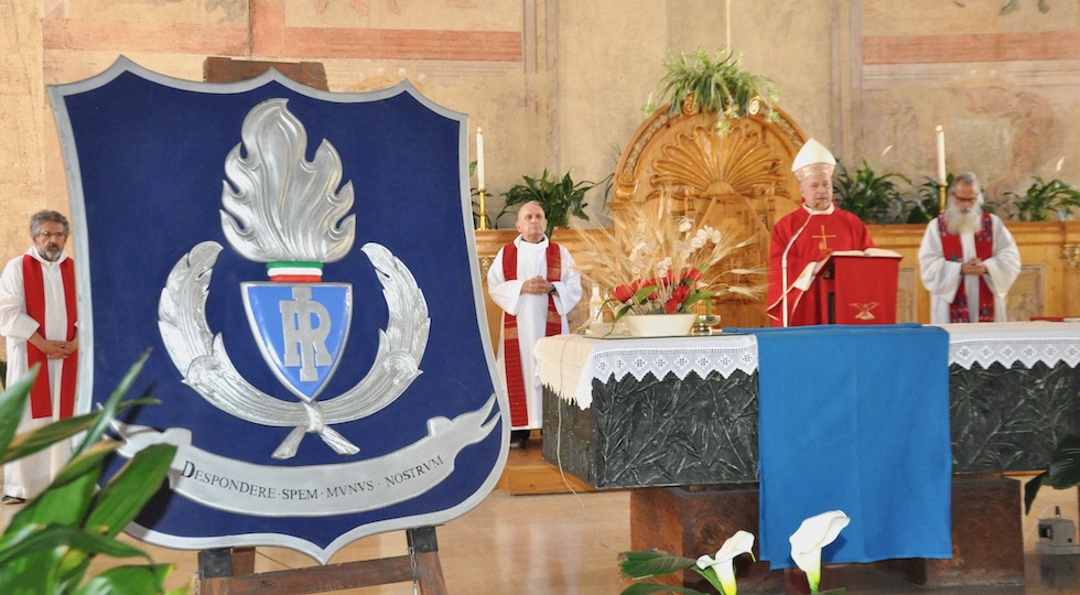 Il vescovo di Fiesole Manetti celebra il patrono della Polizia Penitenziaria