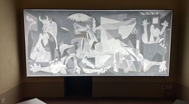 La celebre opera di Picasso "Guernica" simbolo universale contro le guerre