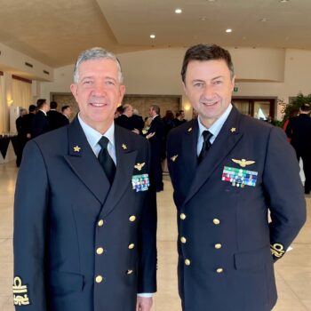 da sinistra l'ammiraglio Flavio Biaggi e il contrammiraglio Lorenzano Di Renzo