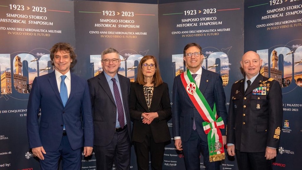da sin. Alberto Angela, Alessandro Barbero, Roberta Barsanti, il sindaco di Firenze Dario Nardella e il generale Luca Goretti, capo di Stato maggiore dell'Aeronautica