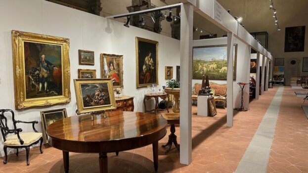 Cortonantiquaria 2023 è allestita presso il Centro Convegni Sant'Agostino a Cortona