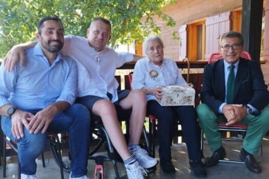 Da sin. Andrea Adorno, Gianfranco Paglia e Rosario Aiosa (Gruppo Medaglie d'oro al valor militare) con Paola Del Din