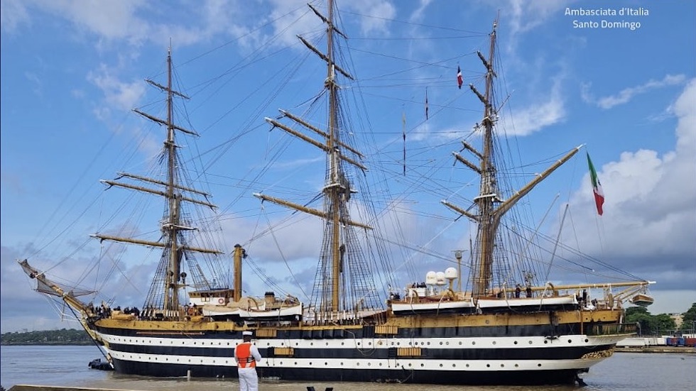 Nave Vespucci ormeggiata a Santo Domingo (foto da Facebook Ambasciata d'Italia nella Repubblica Dominicana)