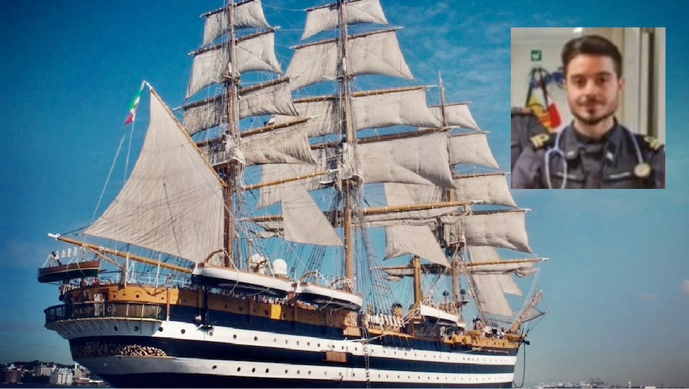 Nave Vespucci e nel riquadro il giovane Tenente di Vascello Daniele Marino