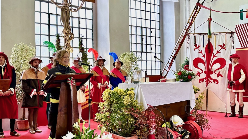Il comandante provinciale di Firenze Marisa Cesario durante la cerimonia 2023 per Santa Barbara patrona dei Vigili del Fuoco