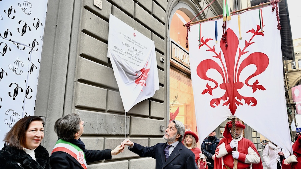 La scopertura della targa in via Strozzi a Firenze in memoria del gioielliere Carlo Barducci, ucciso nel 1992 durante una rapina (Foto Comune di Firenze Ufficio Stampa CGE FOTOGIORNALISMO)