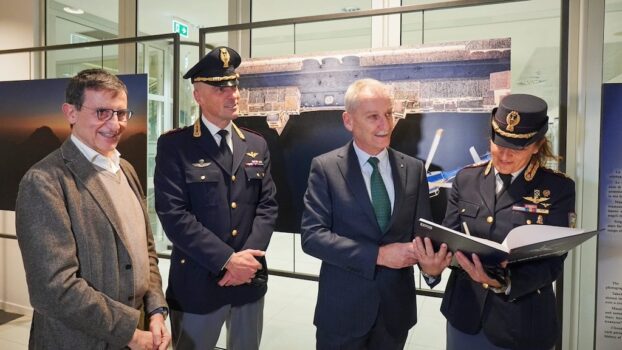 da sin. Massimo Sestini, vice questore Francesco Trozzi, questore Maurizio Auriemma, 1° Dirigente Valeria Cangelosi