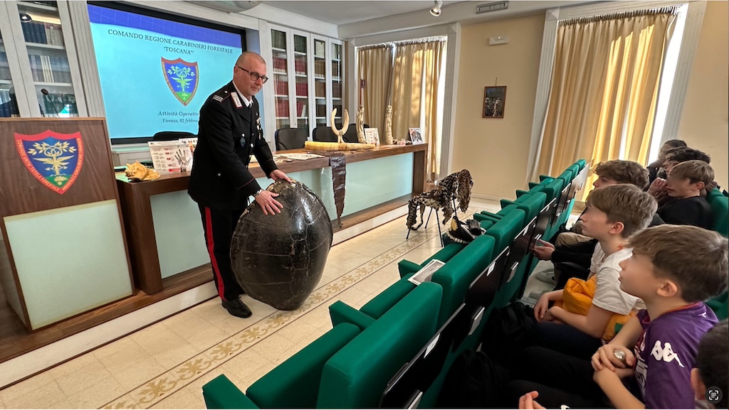 A "lezione" dai Carabinieri Forestali gli allievi di una scuola di Firenze