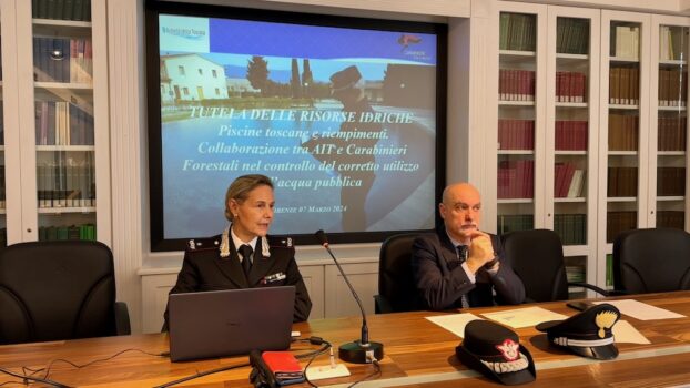 Il generale Marina Marinelli, comandante Carabinieri Forestali della Toscana con il Direttore Generale di Ait Alessandro Mazzei