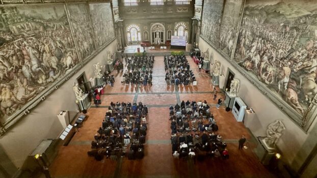 Un affollato Salone de' Cinquecento a Firenze ha accolto il convegno sull'economia della Toscana, per il 250° anniversario della Guardia di Finanza