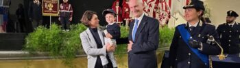 Il prefetto Francesca Ferrandino e il questore Maurizio Auriemma con il piccolo Damiano