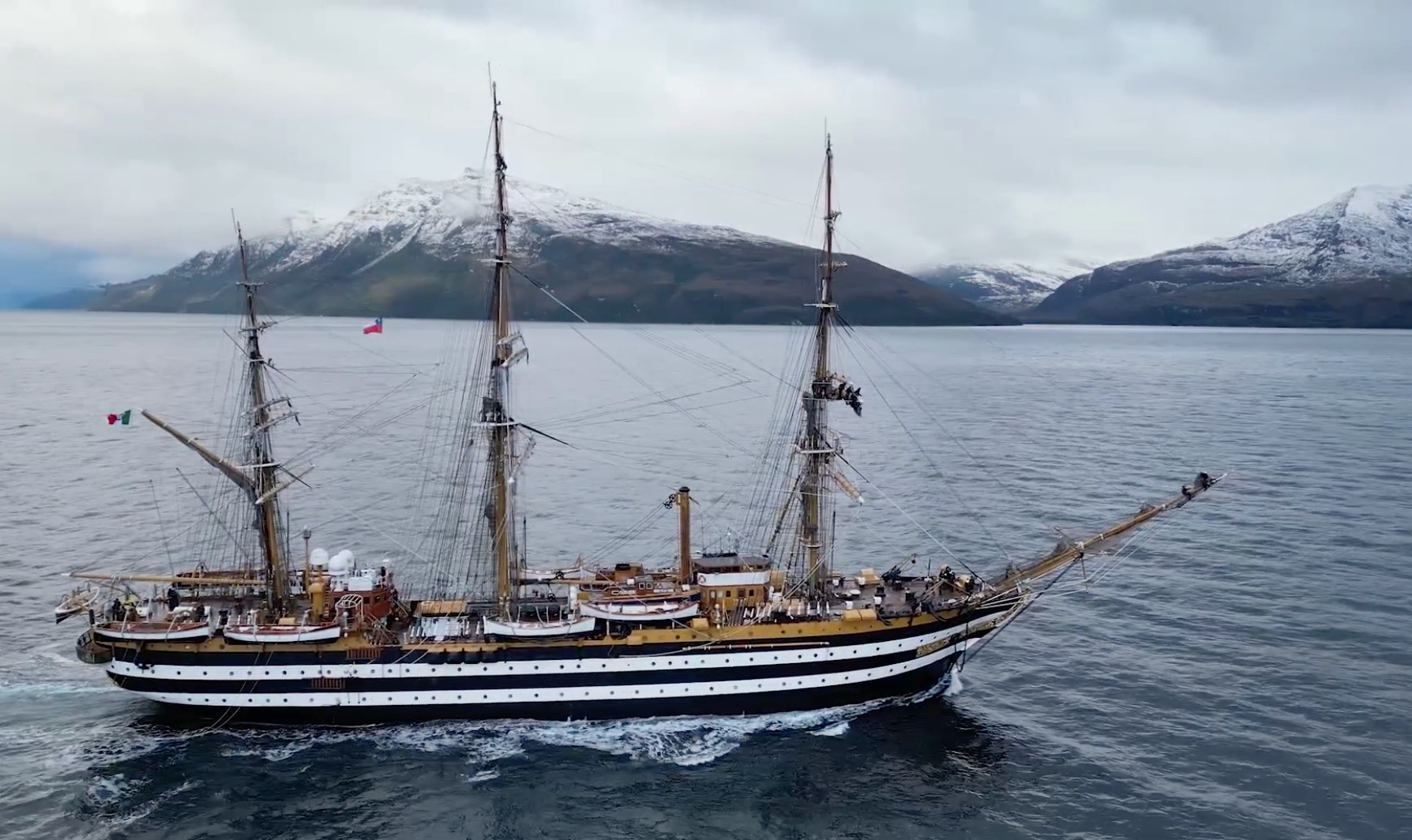 Nave Vespucci in navigazione verso Capo Horn
