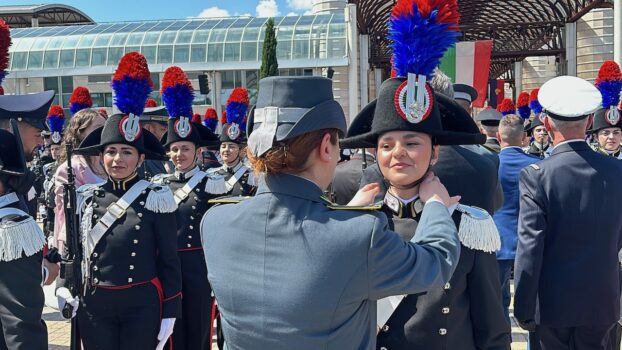 La consegna degli alamari agli allievi marescialli carabinieri del 13° corso