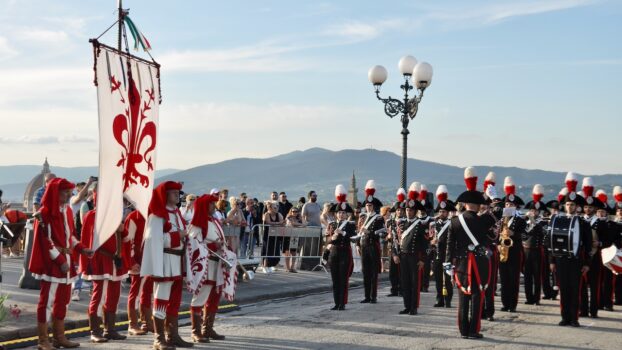 La Fanfara della Scuola Marescialli e il Gonfalone di Firenze al 210° anniversario dei Carabinieri al piazzale Michelangelo