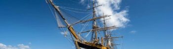 Nave Vespucci davanti alle isole Hawaii (foto Marina Militare)