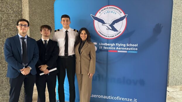 Un gruppo di ex allievi del Lindbergh Flying School Firenze al 40° dell’Istituto. Da sin. Gabriele De Vito, Edoardo Pianini, Jacopo Cattano, Naomi Cacalete
