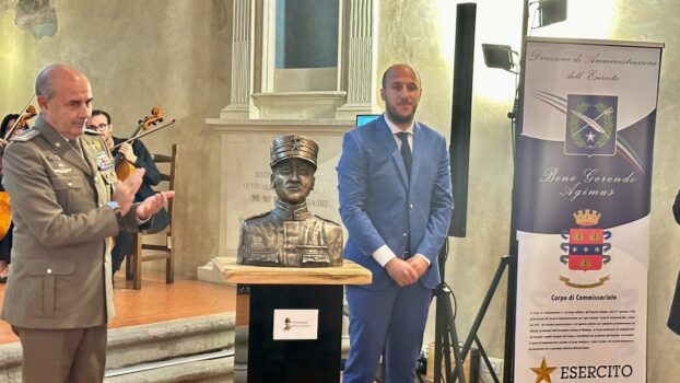 Il busto bronzeo di Oreste Salomone realizzato dallo scultore Domenico Rispoli