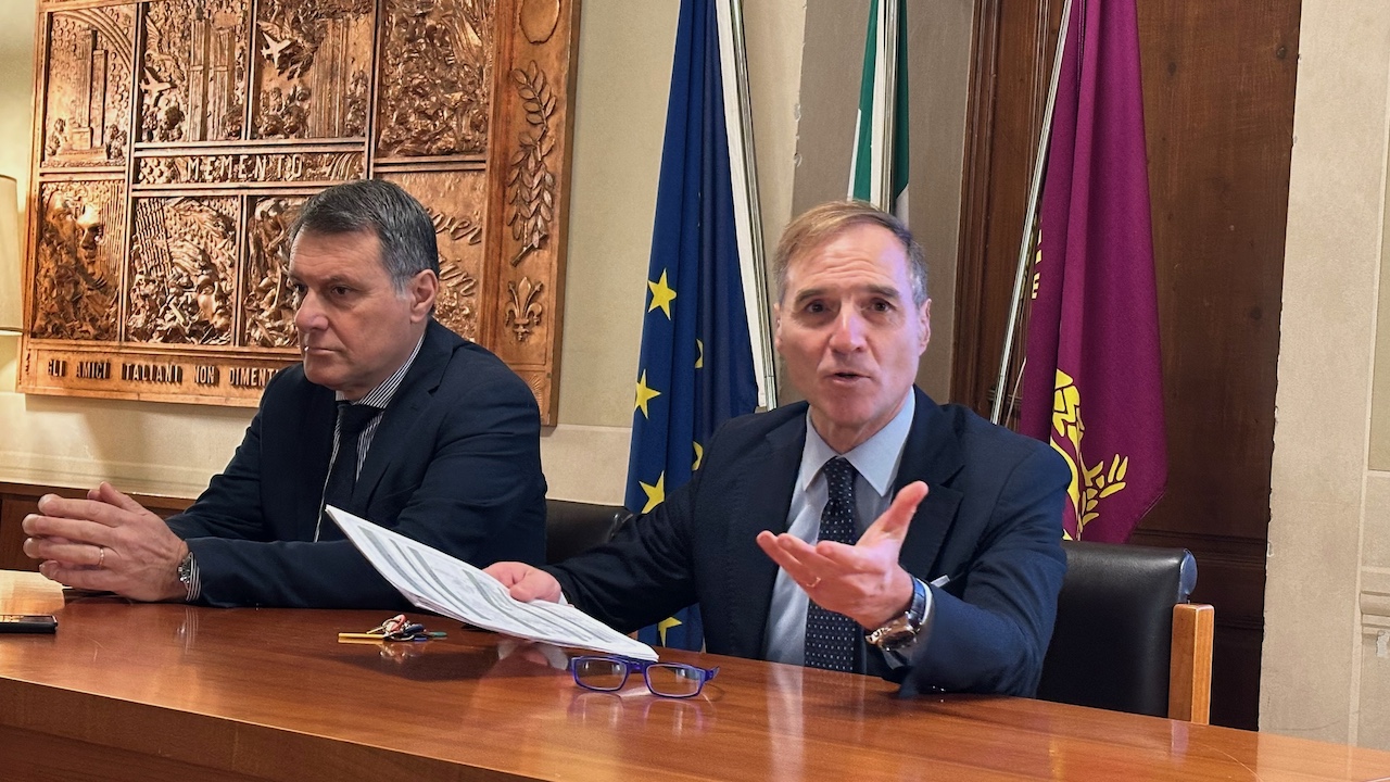 Il neo questore di Firenze Fausto Lamparelli e alla sua destra il Vicario Giovanni Pampillonia