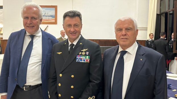 da sin il presidente della Toscana Eugenio Giani, il comandante dell'Accademia Navale ammiraglio Lorenzano Di Renzo, il presidente regionale del Coni per la Toscana Simone Cardullo