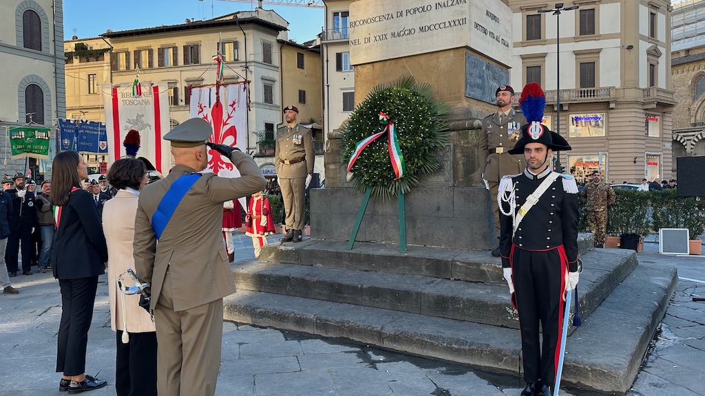 L'omaggio ai Caduti nella giornata dell'Unità Nazionale e delle Forze Armate 2025 a Firenze