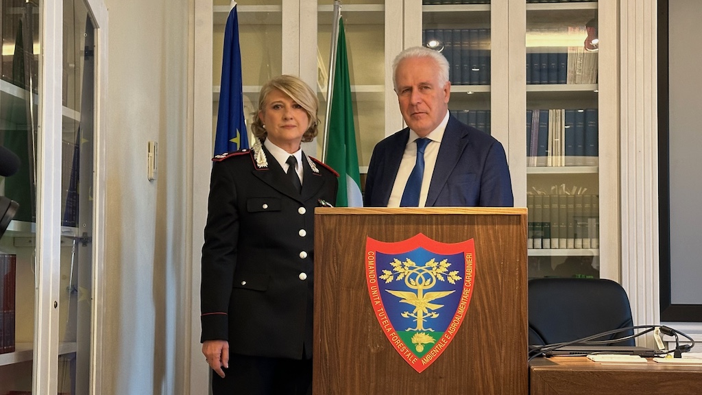 Il generale Cinzia Gagliardi, comandante della Regione Carabinieri Forestale Toscana, con il presidente della Regione Eugenio Giani